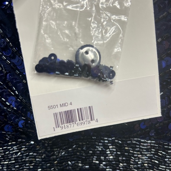 Mac Duggal 5501 NWT SEQUINED WRAP OVER BISHOP SLEEVE GOWN - Picture 7 of 12